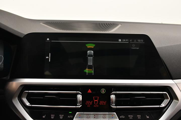 Hvid BMW 330e fra 2020