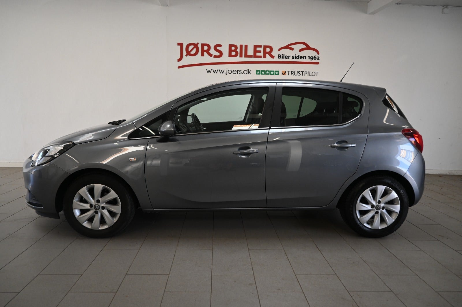 Grå Opel Corsa fra 2019