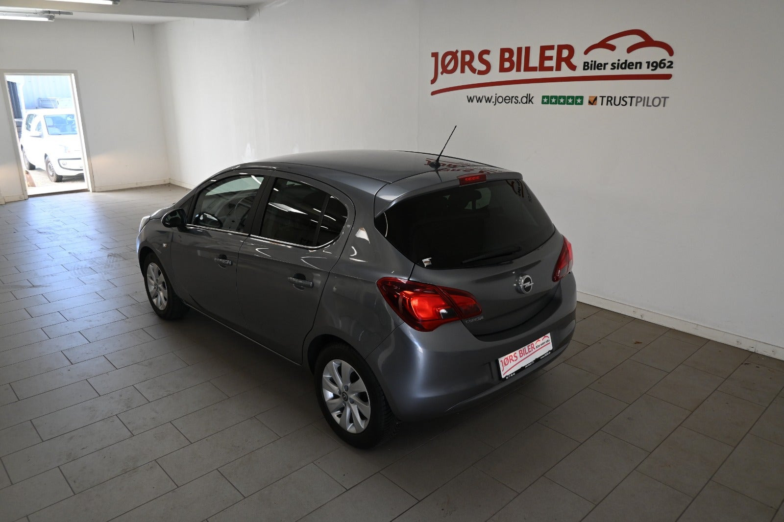 Grå Opel Corsa fra 2019