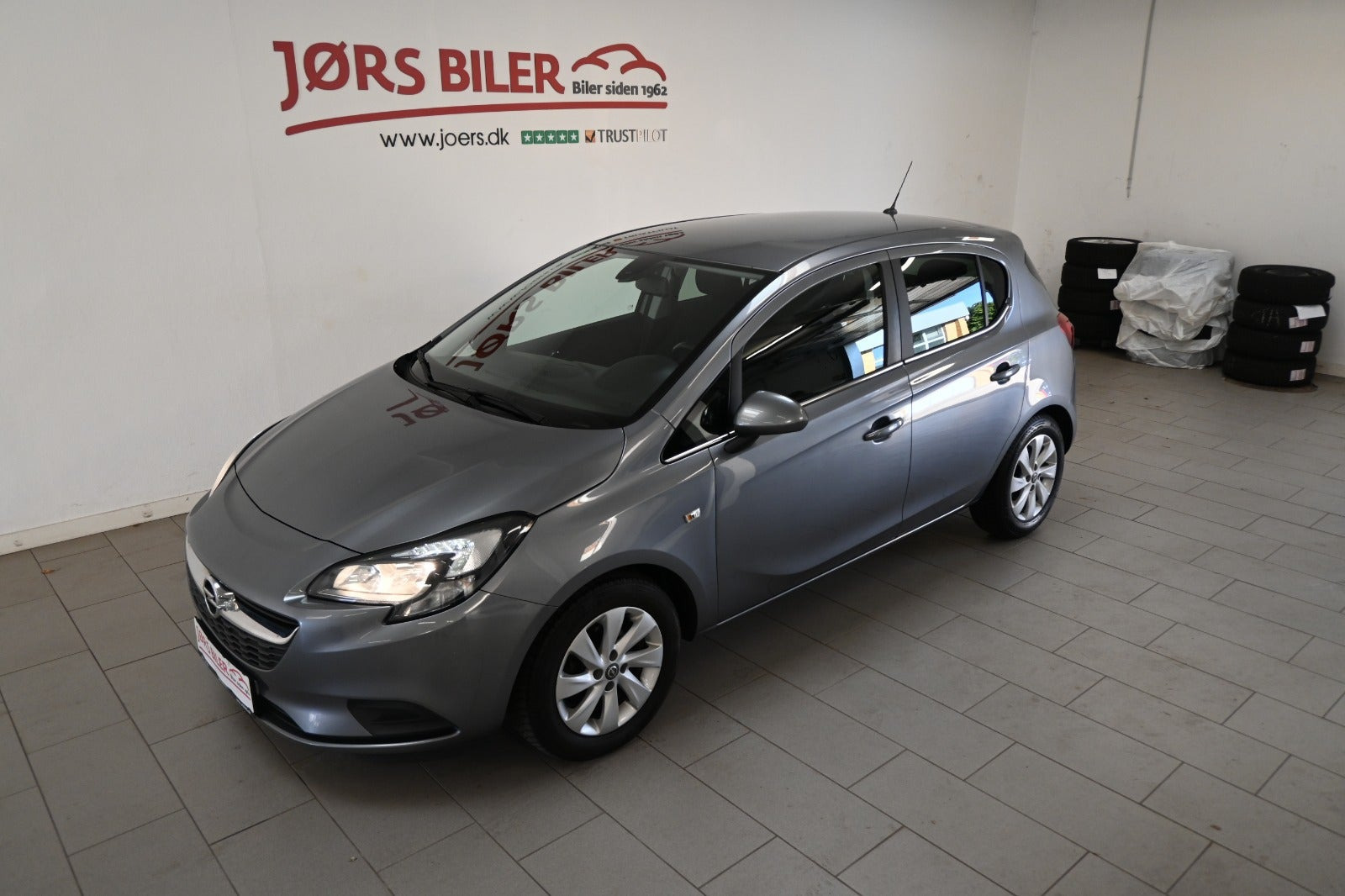 Grå Opel Corsa fra 2019