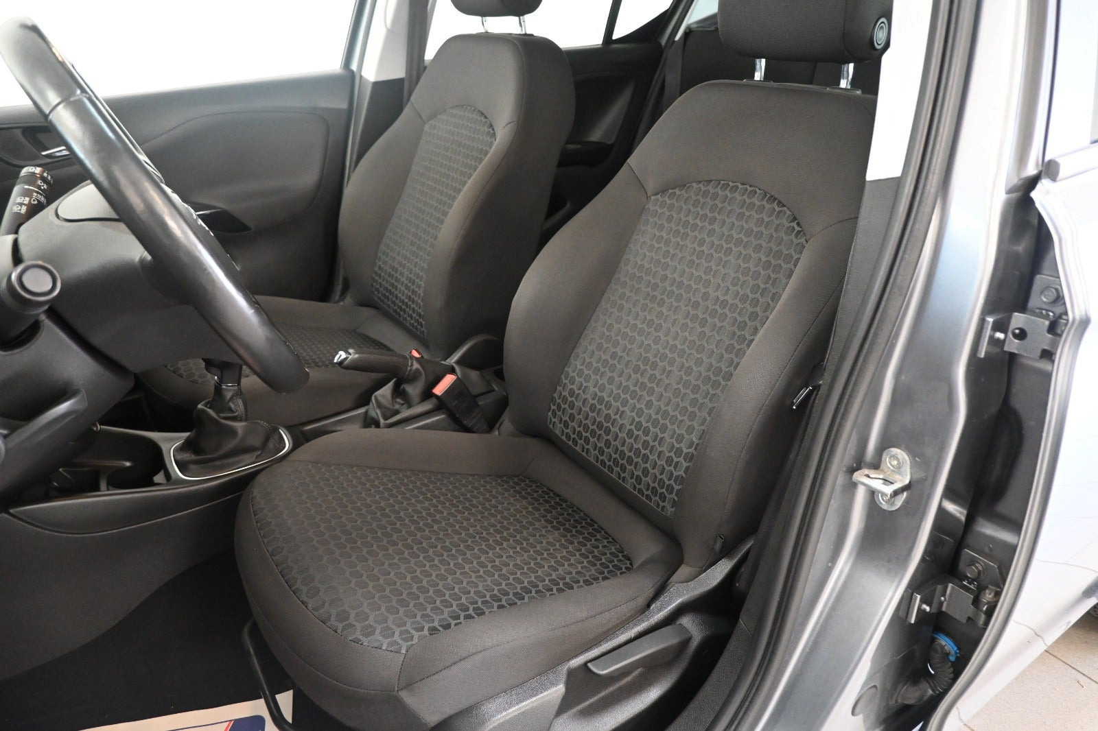 Grå Opel Corsa fra 2019