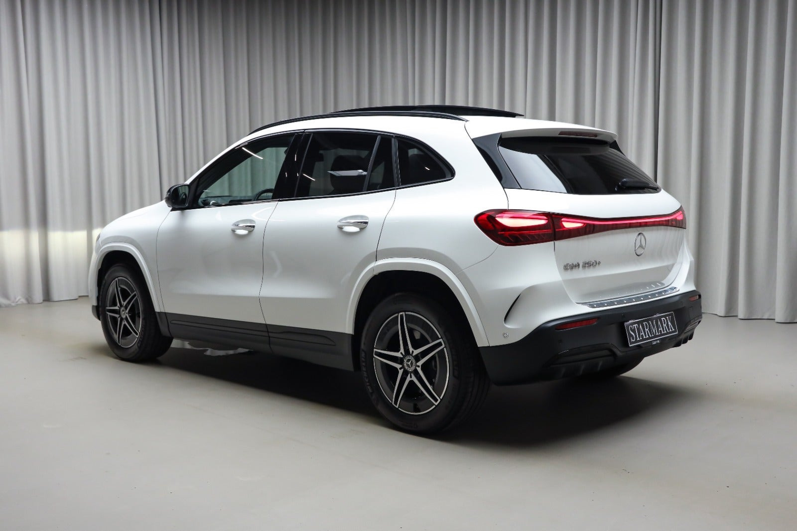 Hvid Mercedes EQA250+ fra 2025
