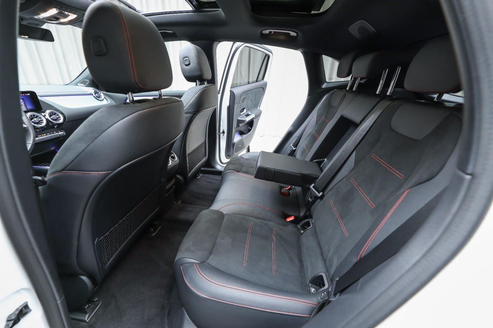 Hvid Mercedes EQA250+ fra 2025