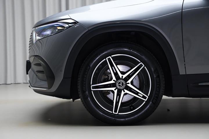 Grå Mercedes EQB250+ fra 2026