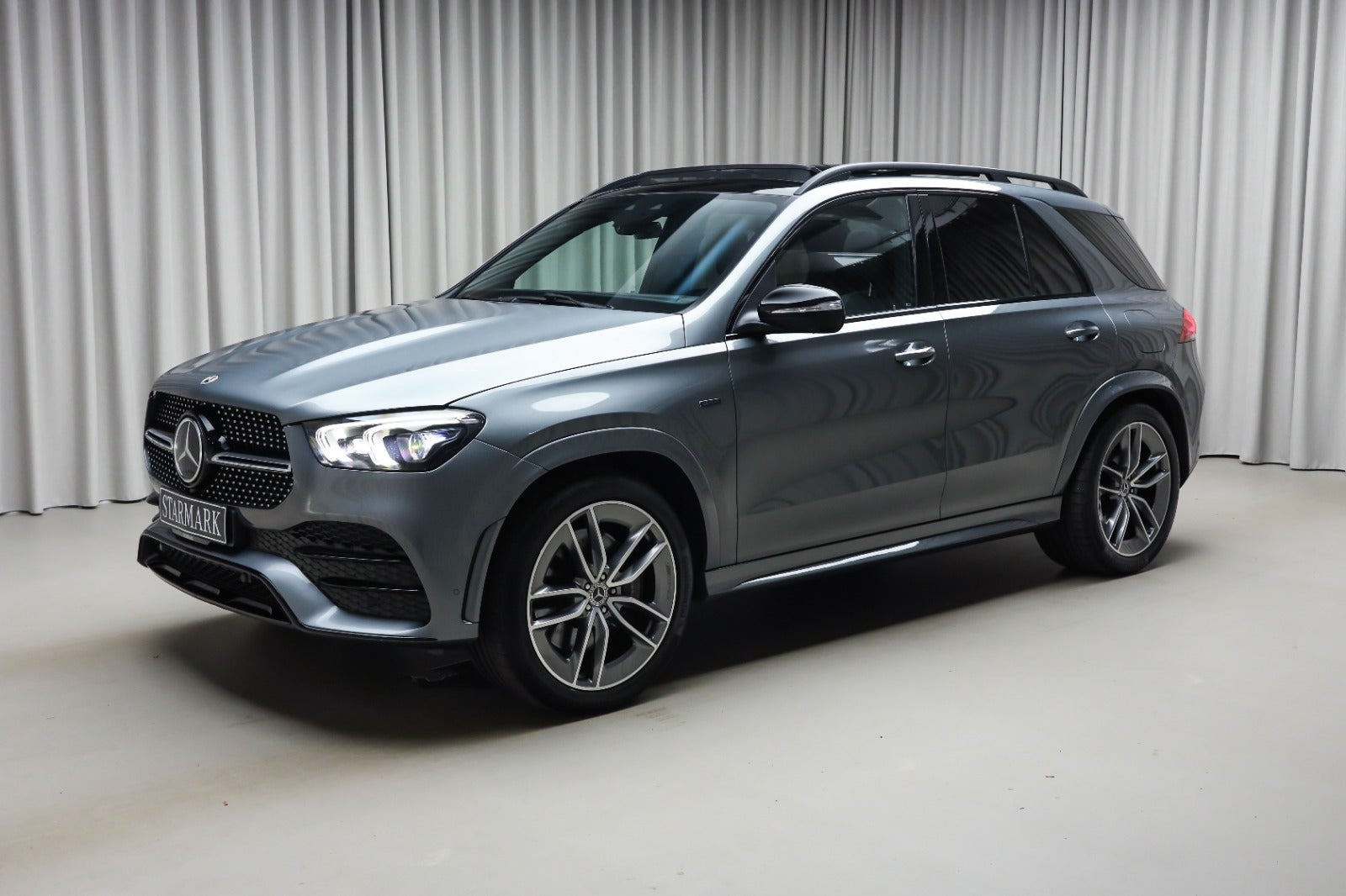 Grå Mercedes GLE350 de fra 2022