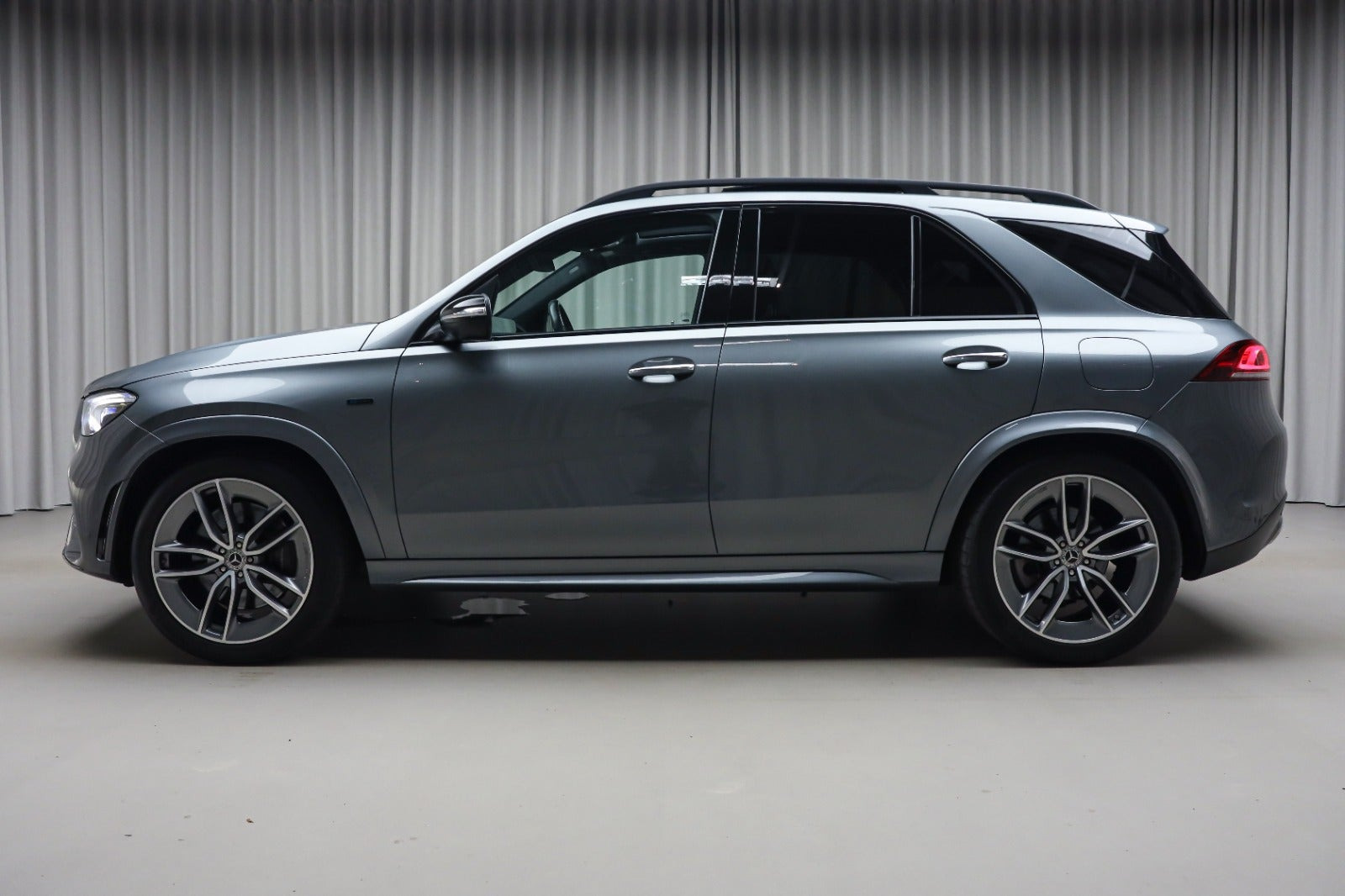 Grå Mercedes GLE350 de fra 2022