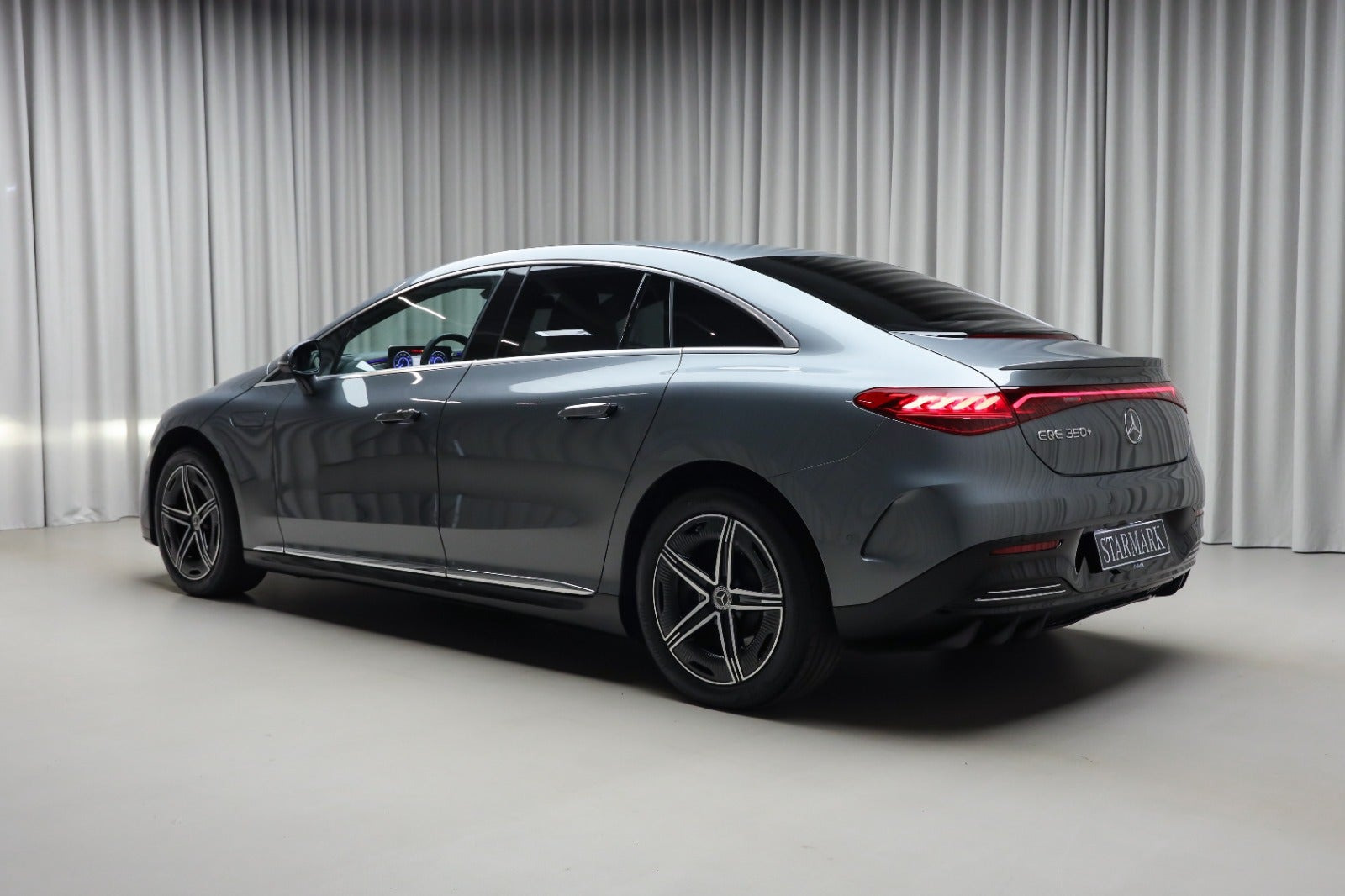 Grå Mercedes EQE350+ fra 2025