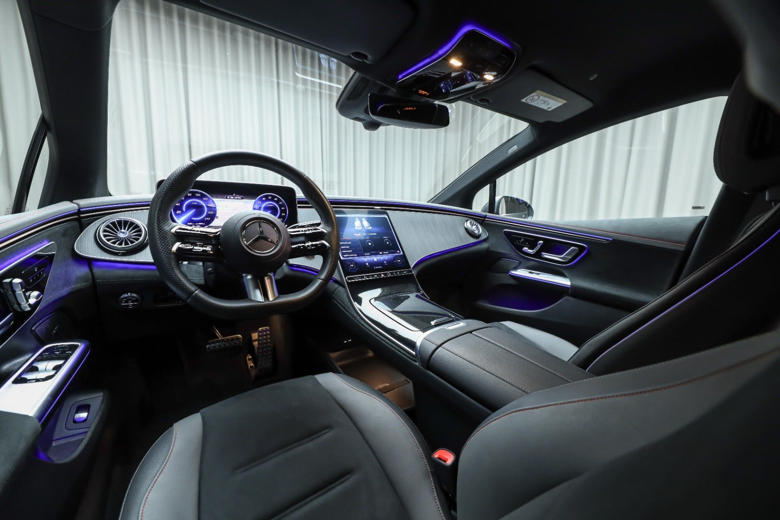 Grå Mercedes EQE350+ fra 2025
