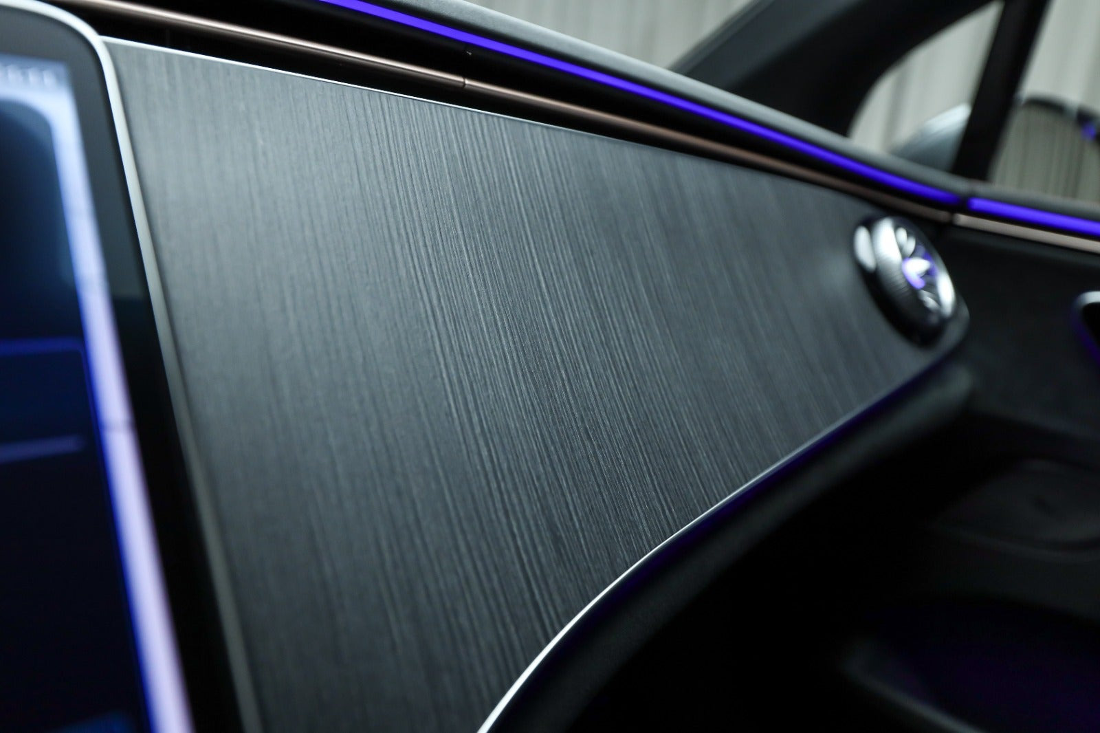 Grå Mercedes EQE350+ fra 2025