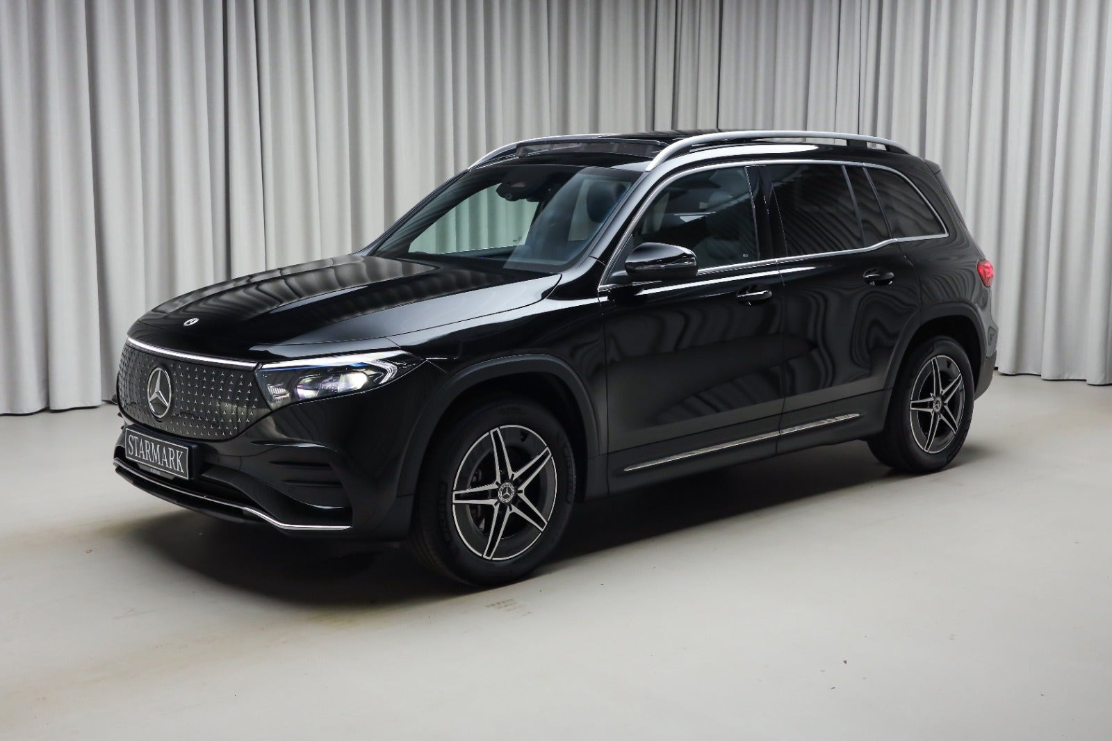 Sort Mercedes EQB250+ fra 2025