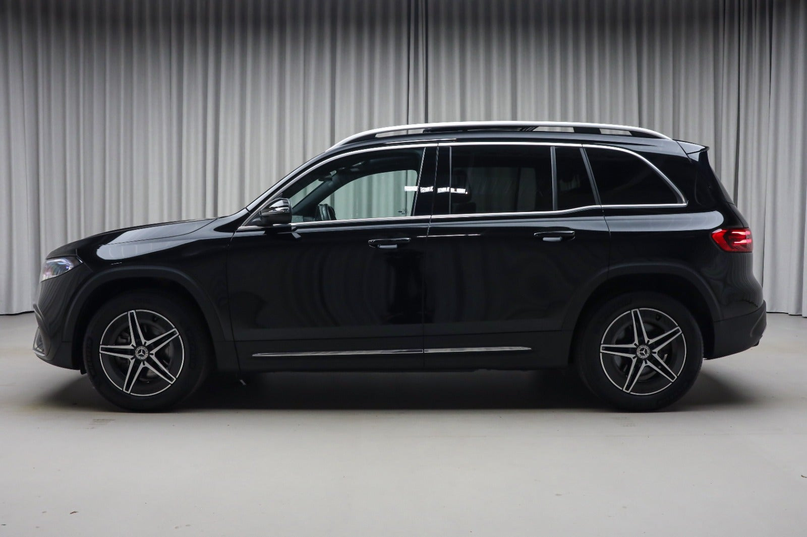 Sort Mercedes EQB250+ fra 2025