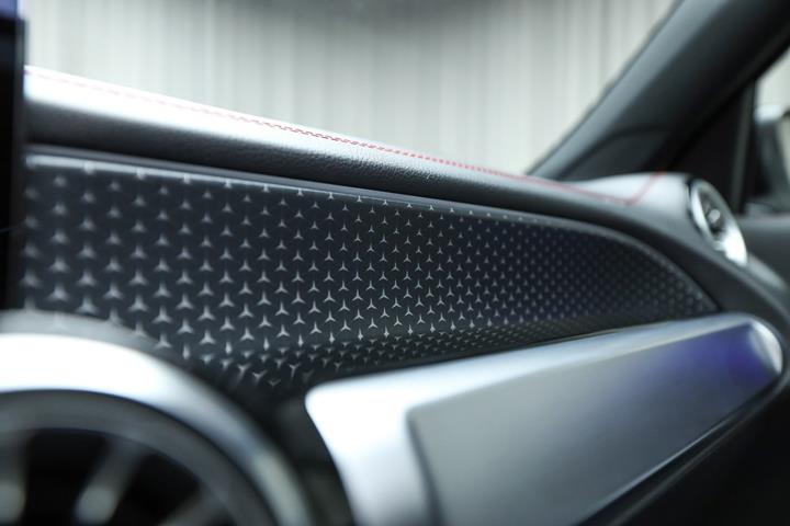 Sort Mercedes EQB250+ fra 2025