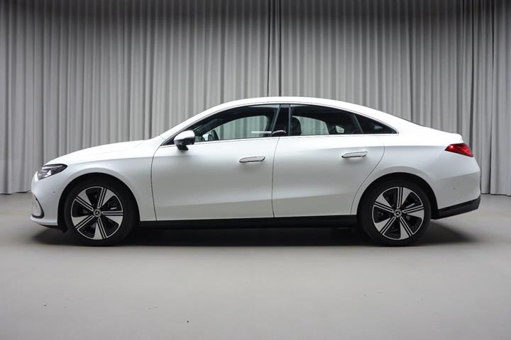 Hvid Mercedes CLA250+ fra 2025