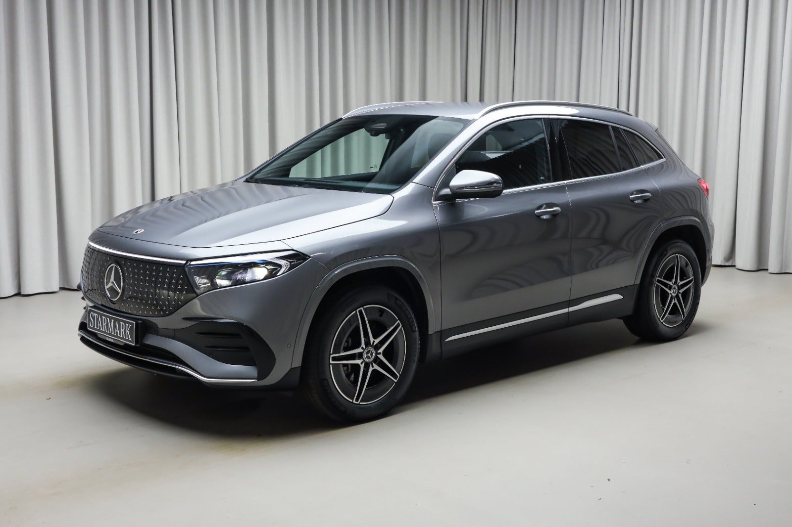 Grå Mercedes EQA350 fra 2025
