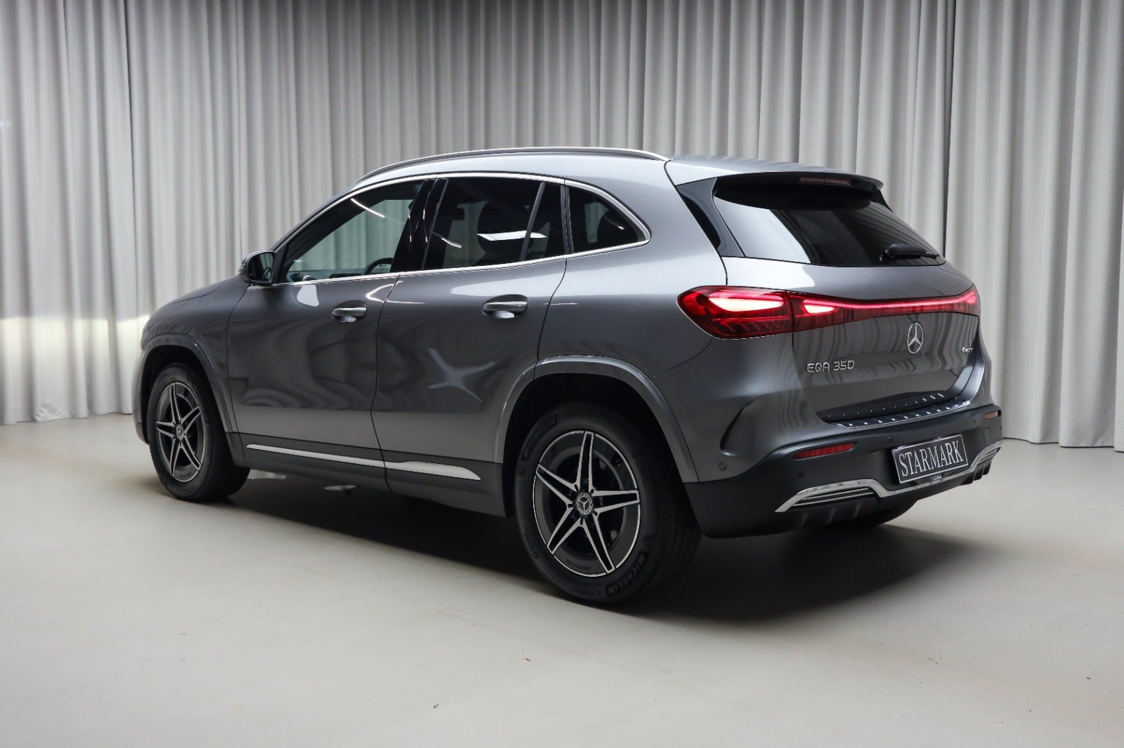 Grå Mercedes EQA350 fra 2025