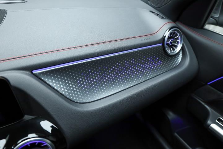 Grå Mercedes EQA350 fra 2025