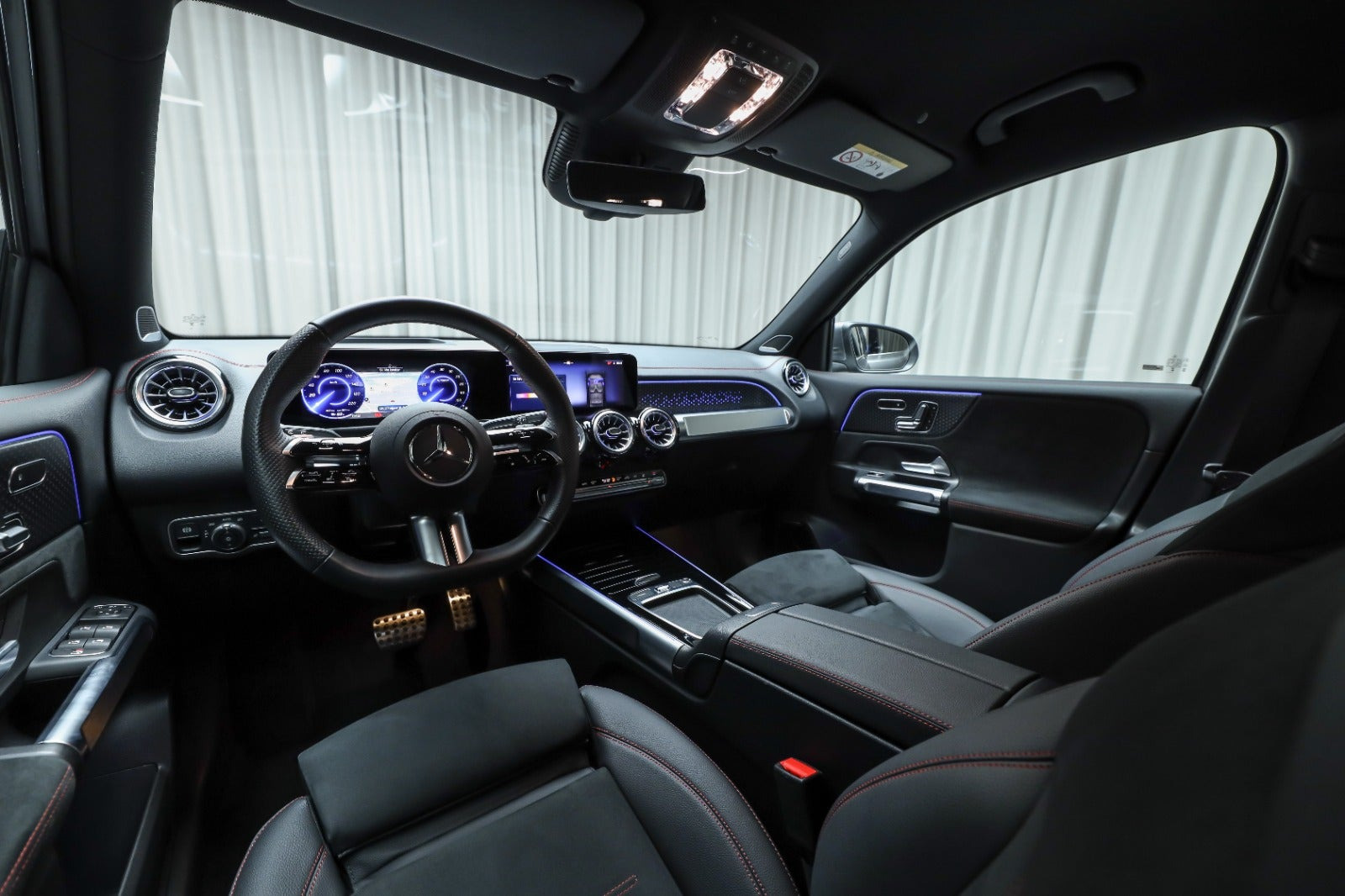 Grå Mercedes EQB250+ fra 2026