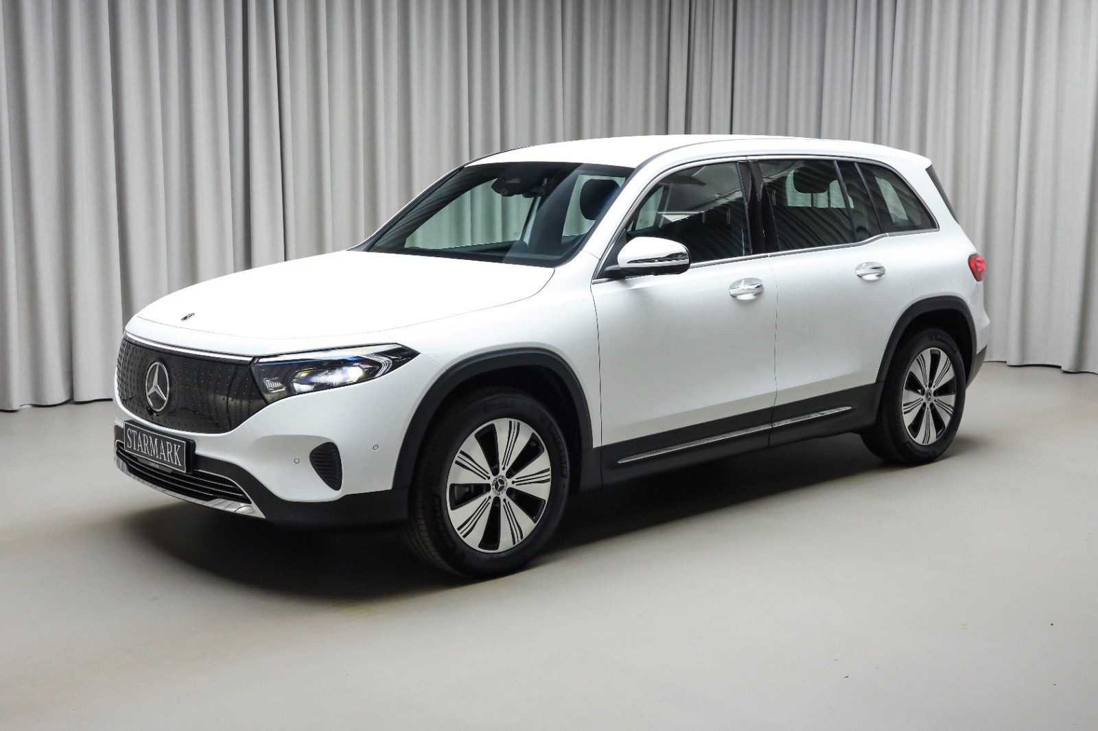 Hvid Mercedes EQB250+ fra 2026