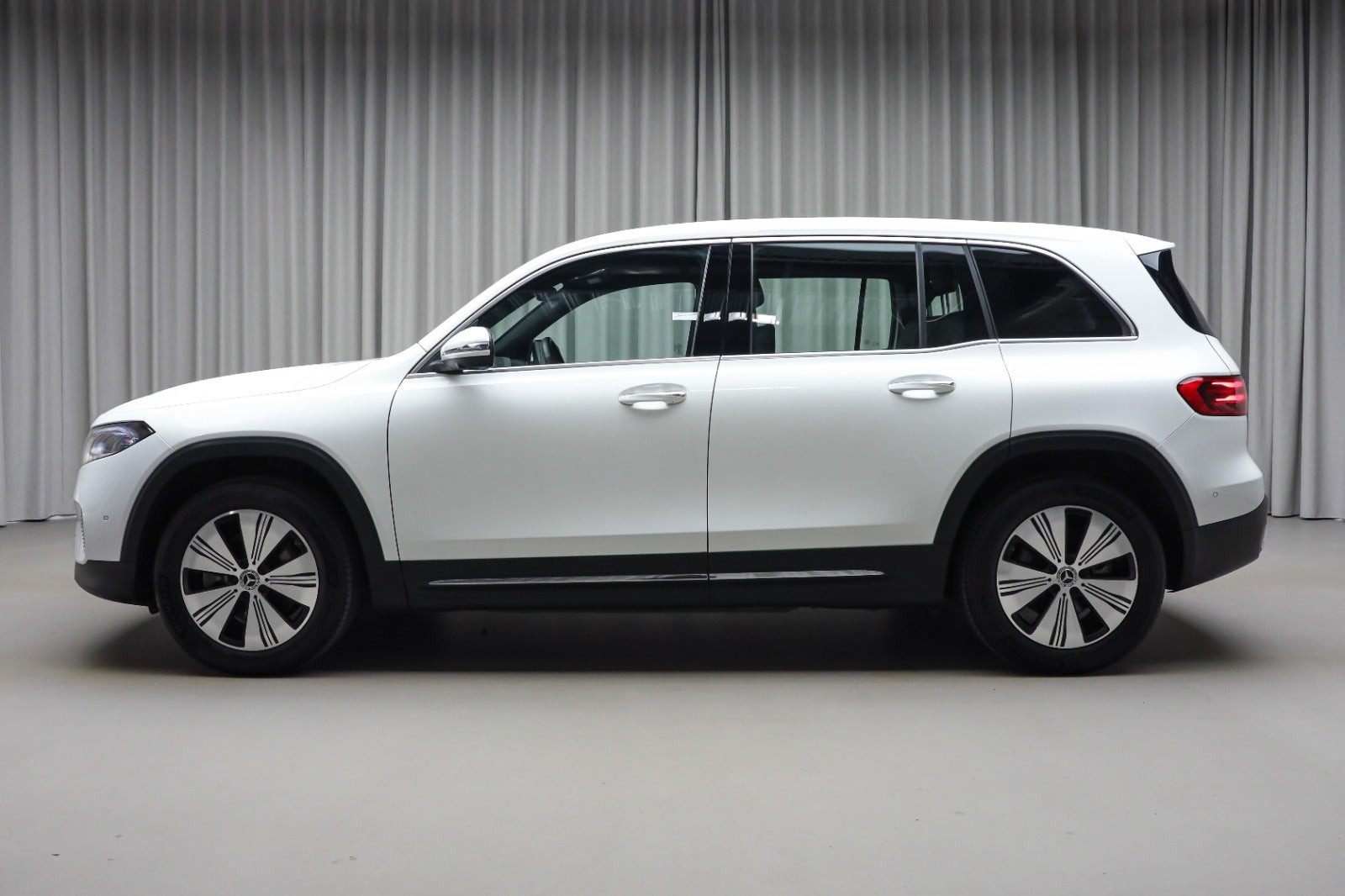 Hvid Mercedes EQB250+ fra 2026