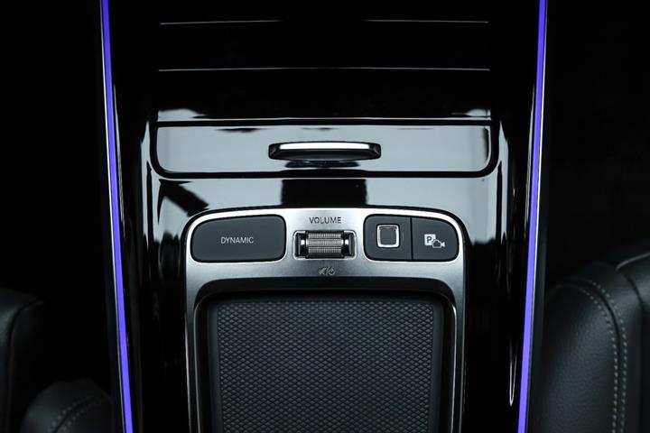 Hvid Mercedes EQB250+ fra 2026