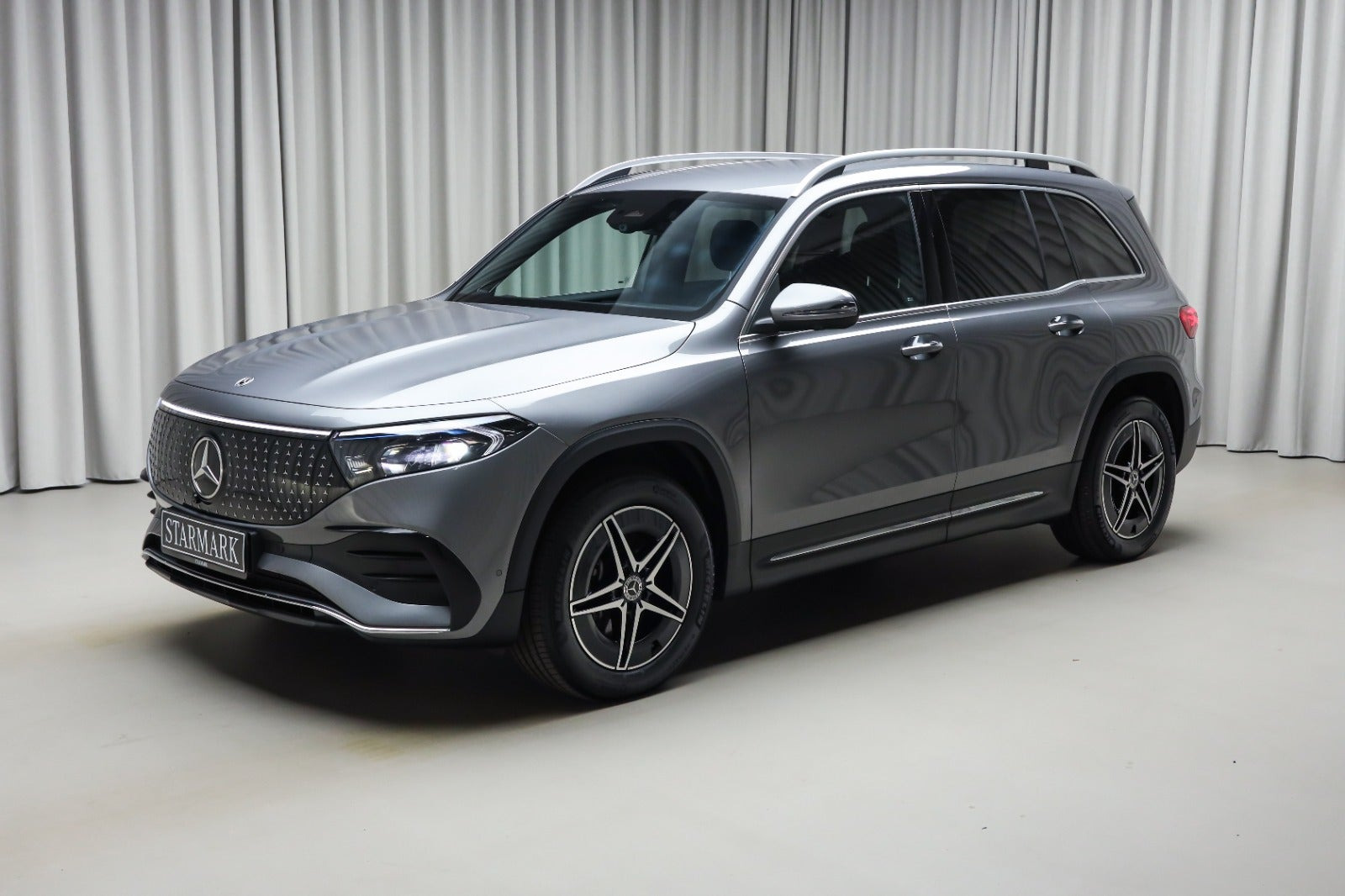 Grå Mercedes EQB250+ fra 2026