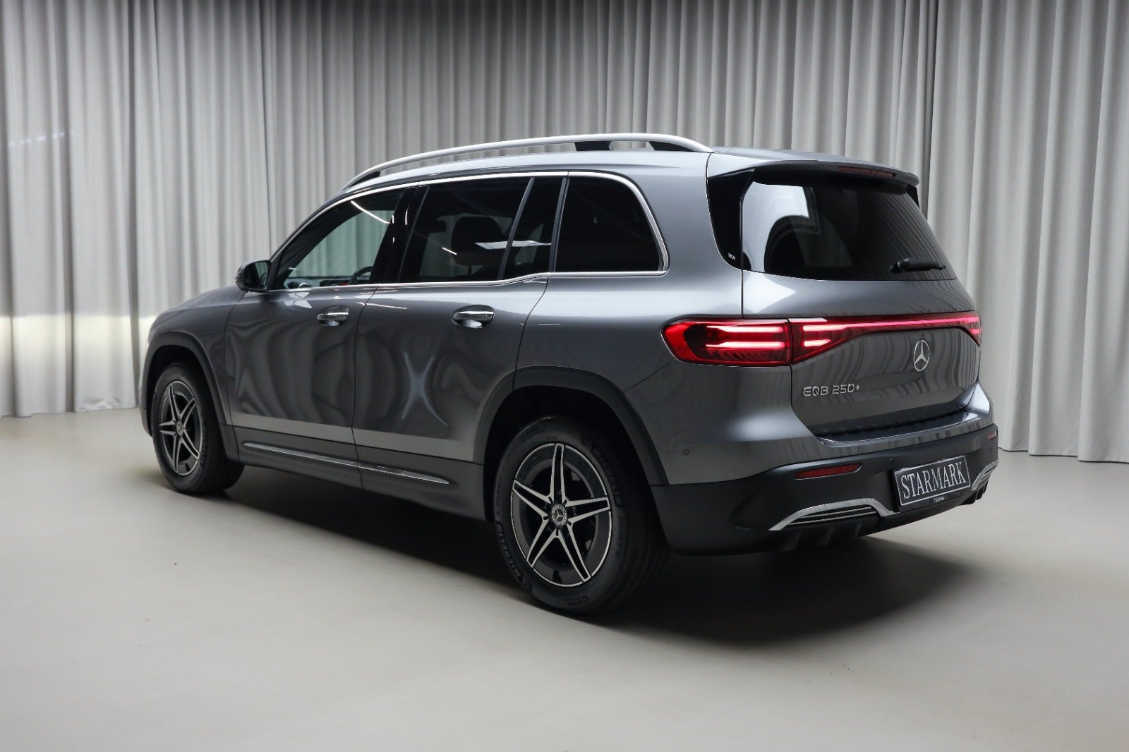 Grå Mercedes EQB250+ fra 2026