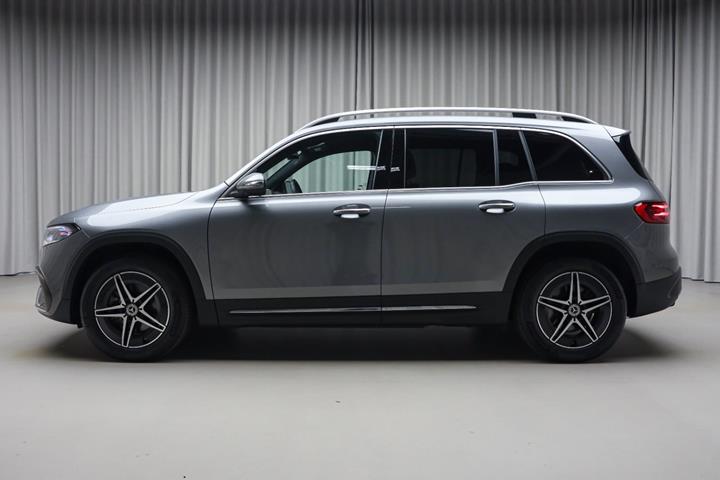 Grå Mercedes EQB250+ fra 2026