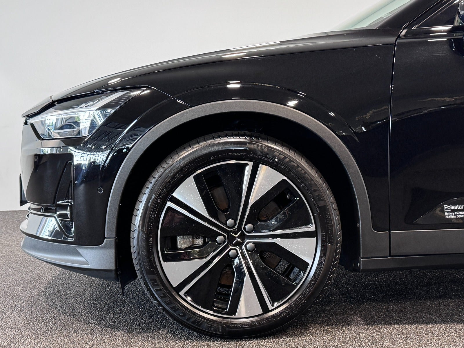 Sort Polestar 2 fra 2023