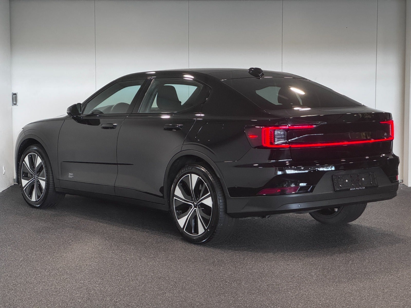 Sort Polestar 2 fra 2023