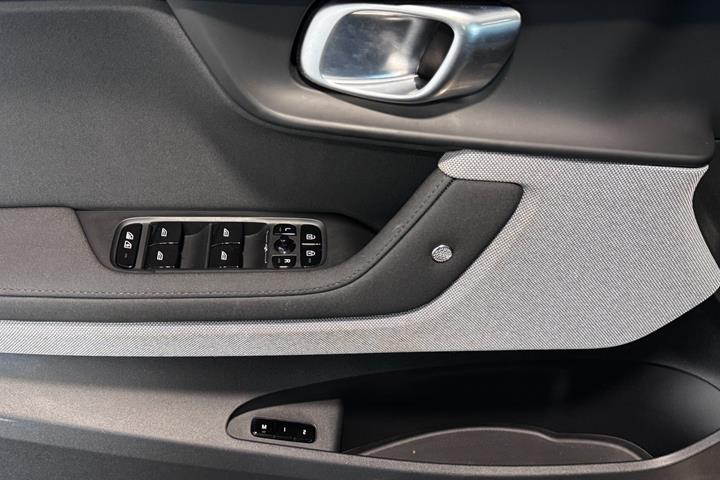Sort Polestar 2 fra 2023