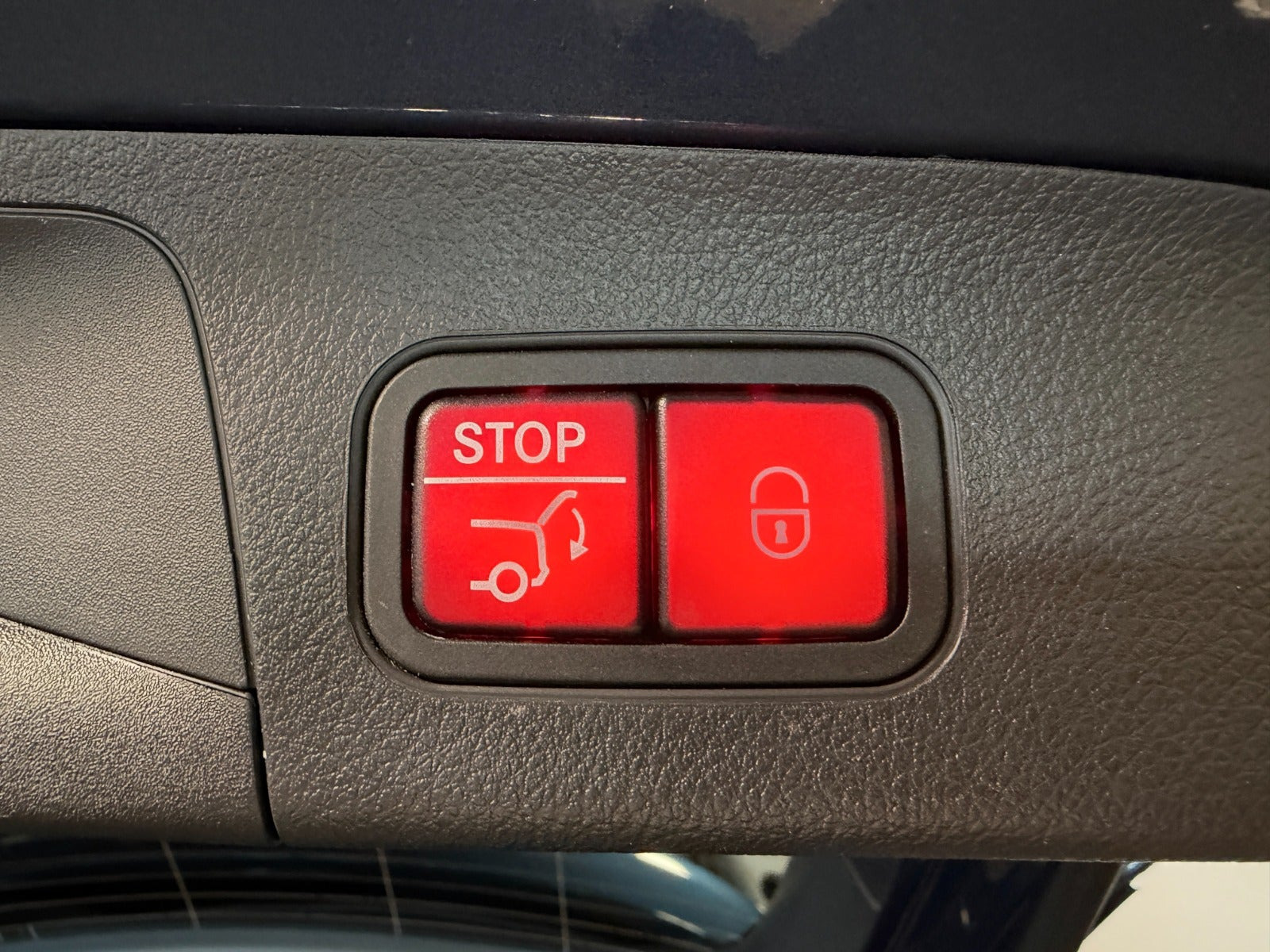 Blå Mercedes EQA250+ fra 2023