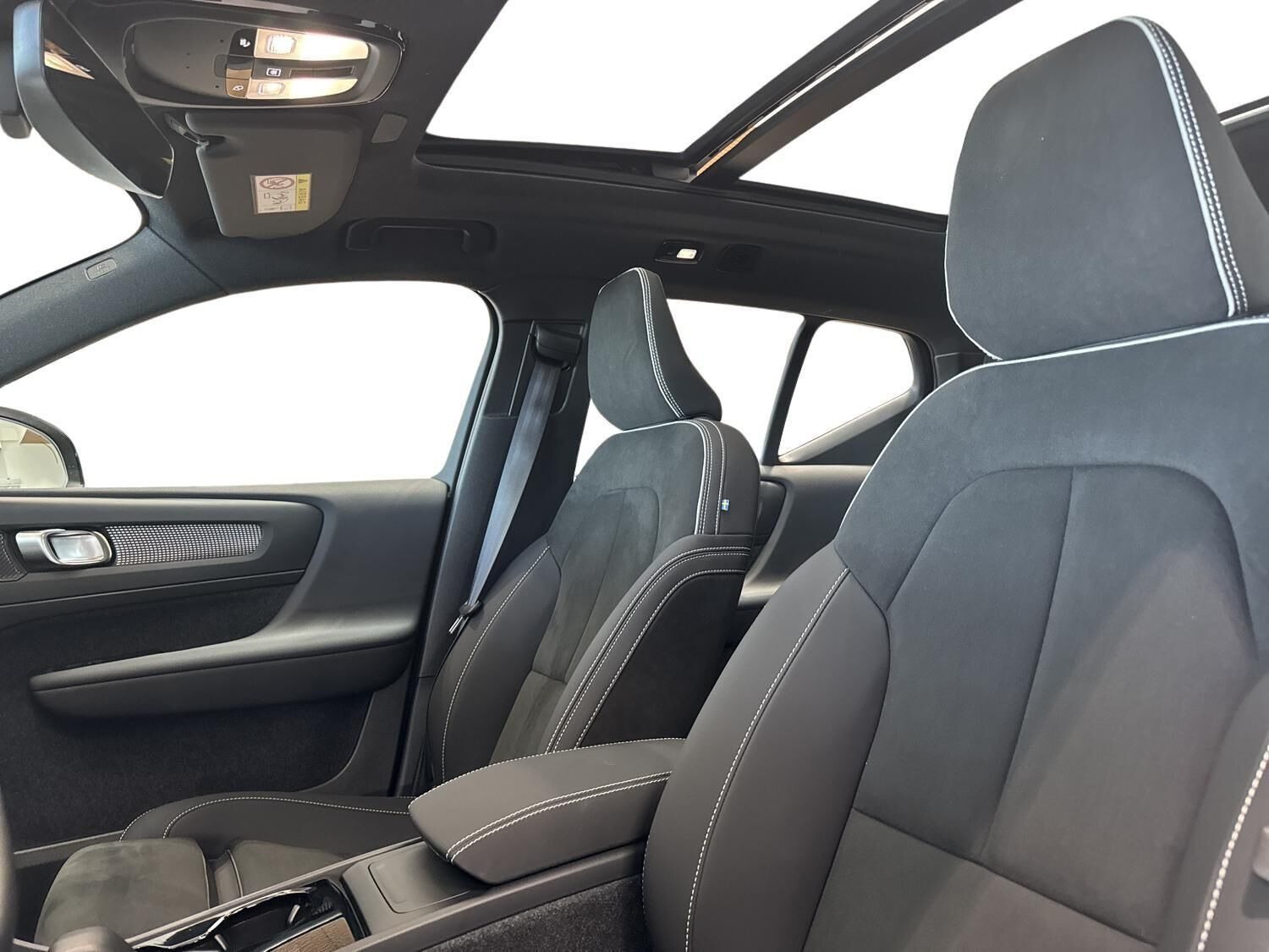 Blå Volvo EX40 fra 2027