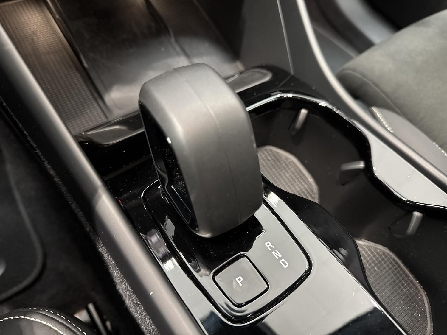 Blå Volvo EX40 fra 2027