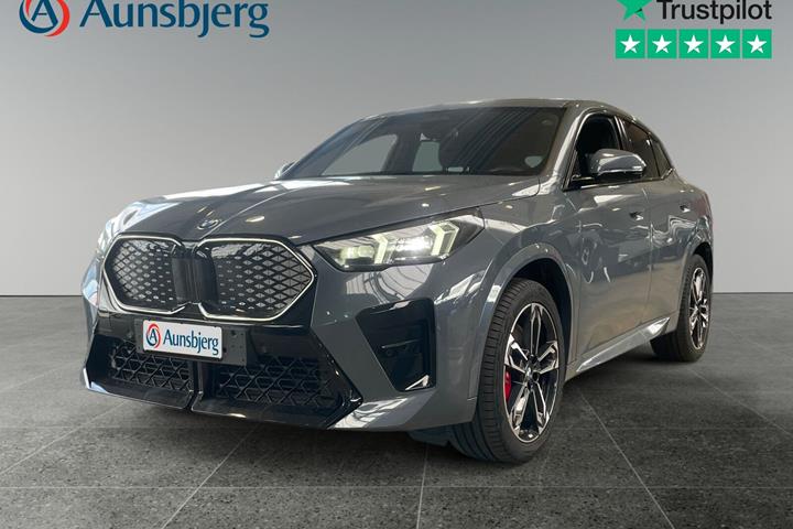 Grå BMW iX2 fra 2025