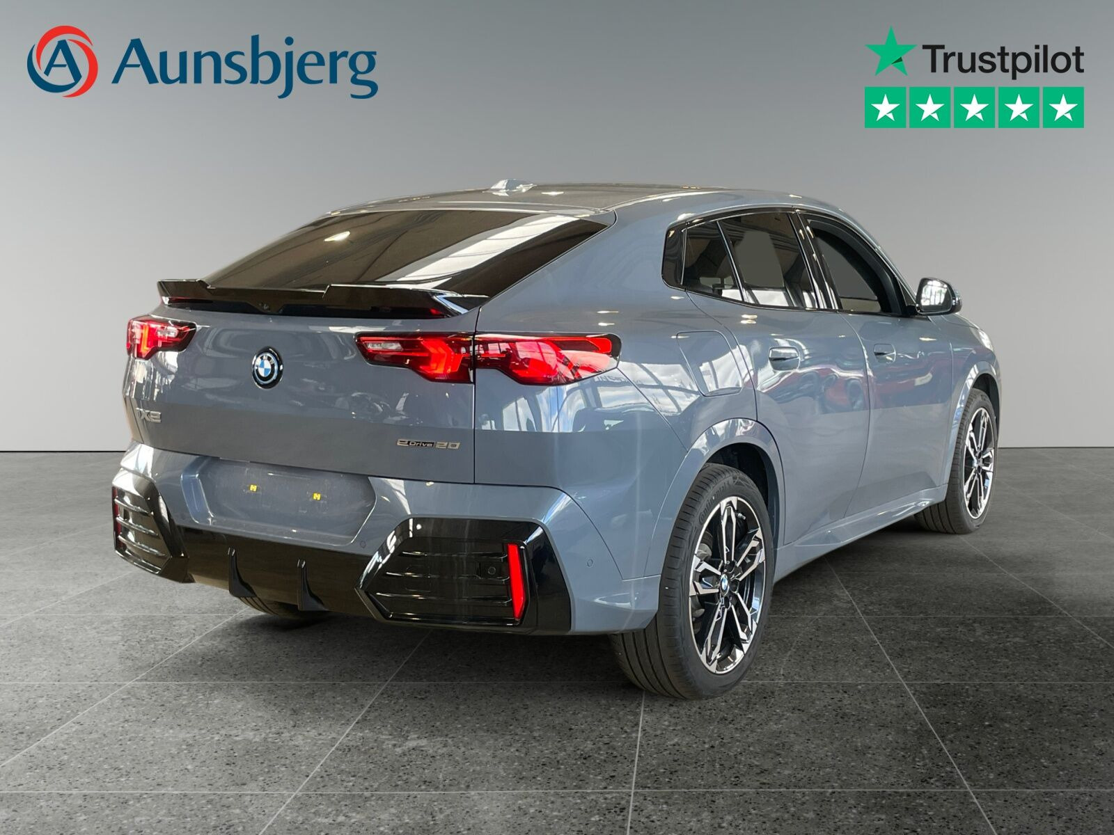 Grå BMW iX2 fra 2025