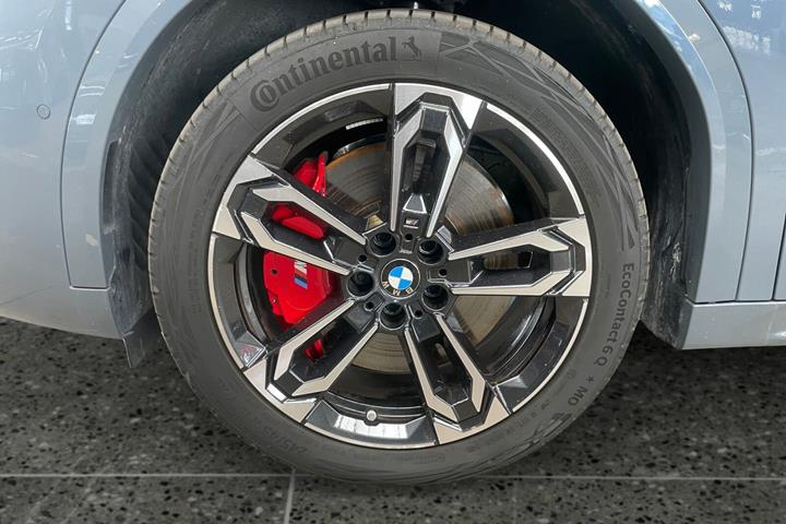 Grå BMW iX2 fra 2025