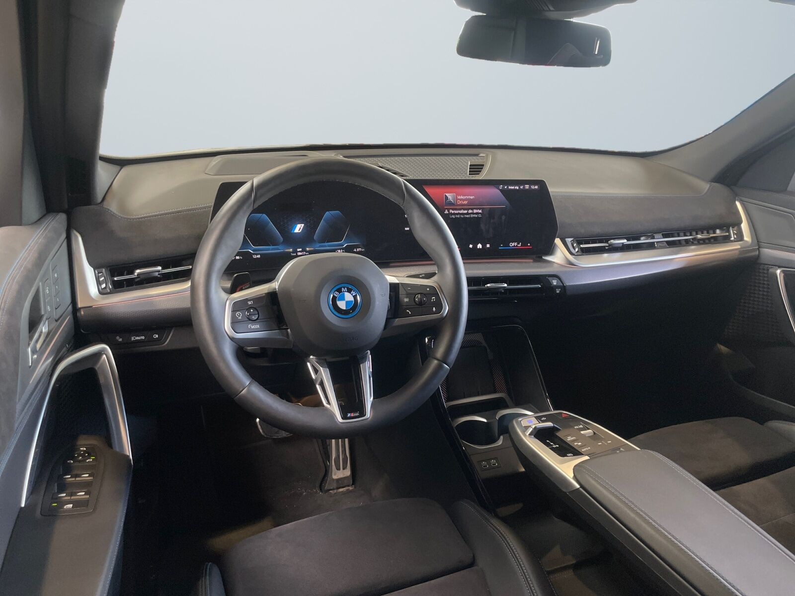 Grå BMW iX2 fra 2025