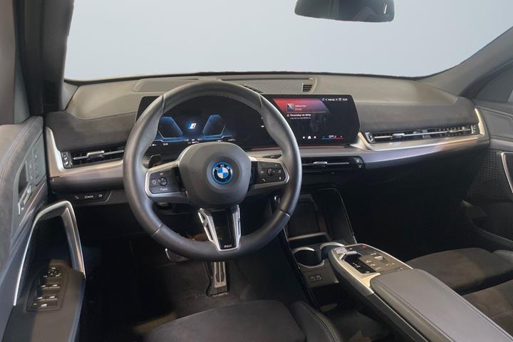 Grå BMW iX2 fra 2025