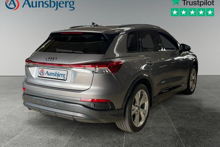 Grå Audi Q4 e-tron fra 2025