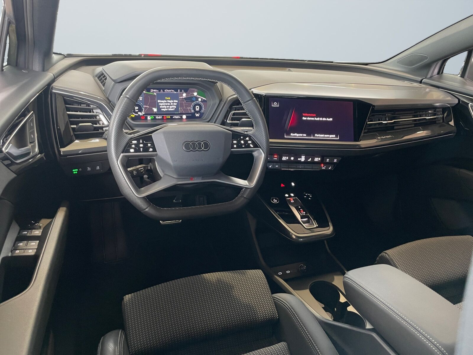 Grå Audi Q4 e-tron fra 2025