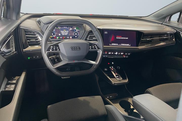 Grå Audi Q4 e-tron fra 2025