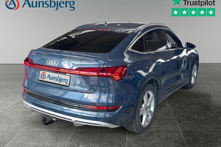 Blå Audi e-tron fra 2022