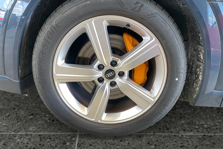 Blå Audi e-tron fra 2022
