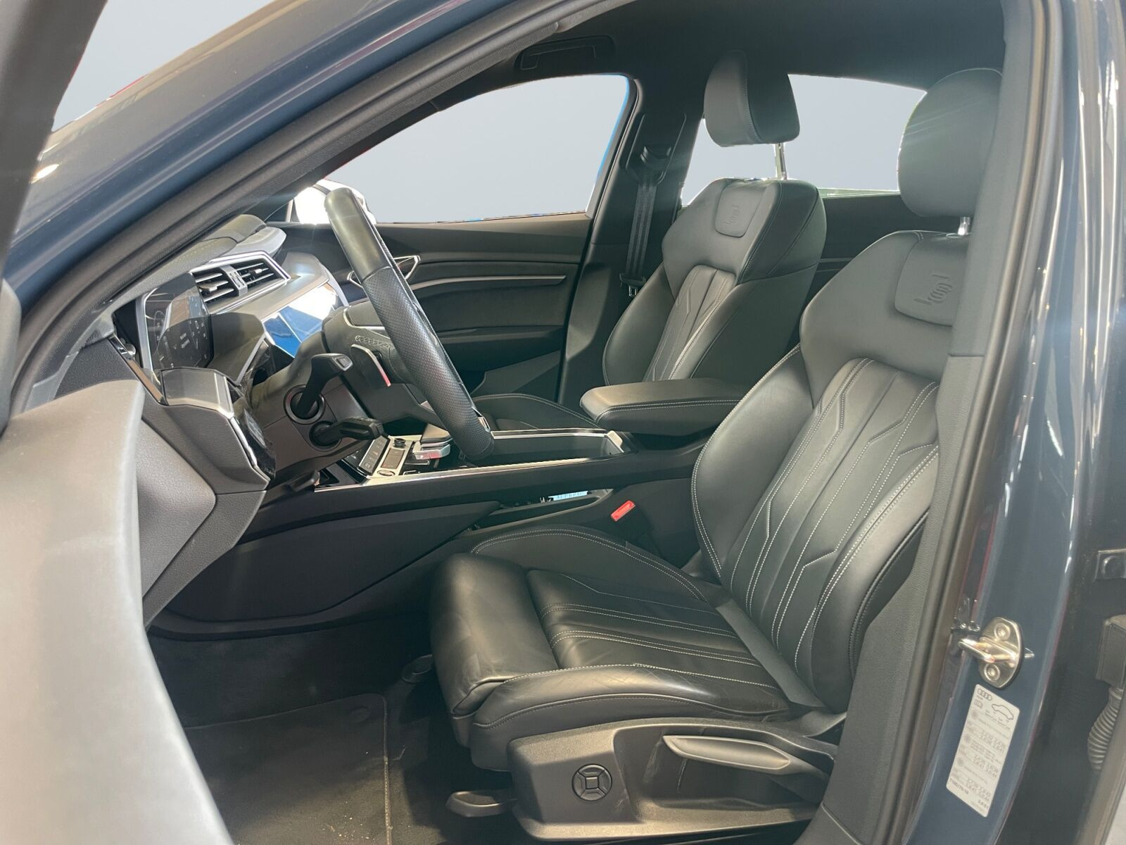 Blå Audi e-tron fra 2022