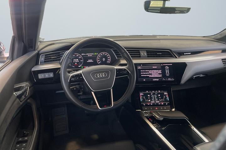 Blå Audi e-tron fra 2022