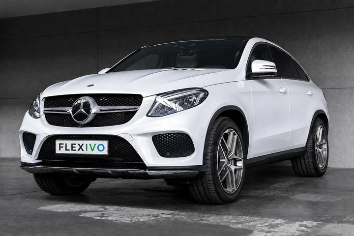 Hvid Mercedes GLE500 fra 2016 set udefra