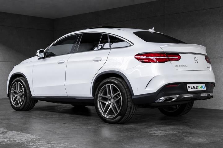 Hvid Mercedes GLE500 fra 2016