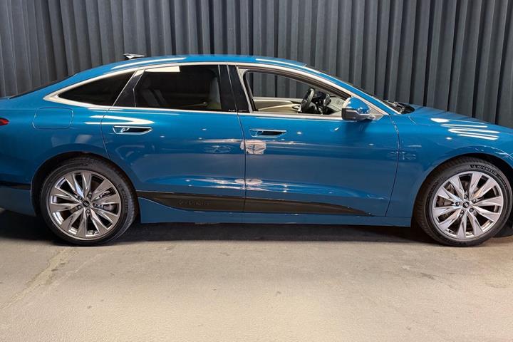 Blå Audi A6 fra 2025