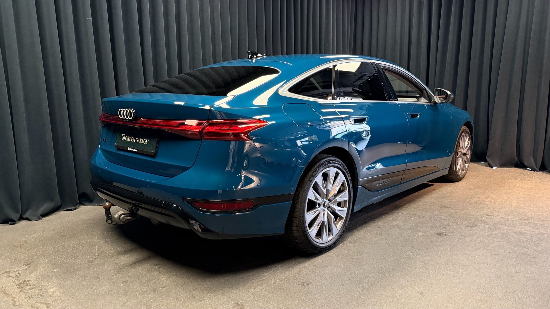 Blå Audi A6 fra 2025