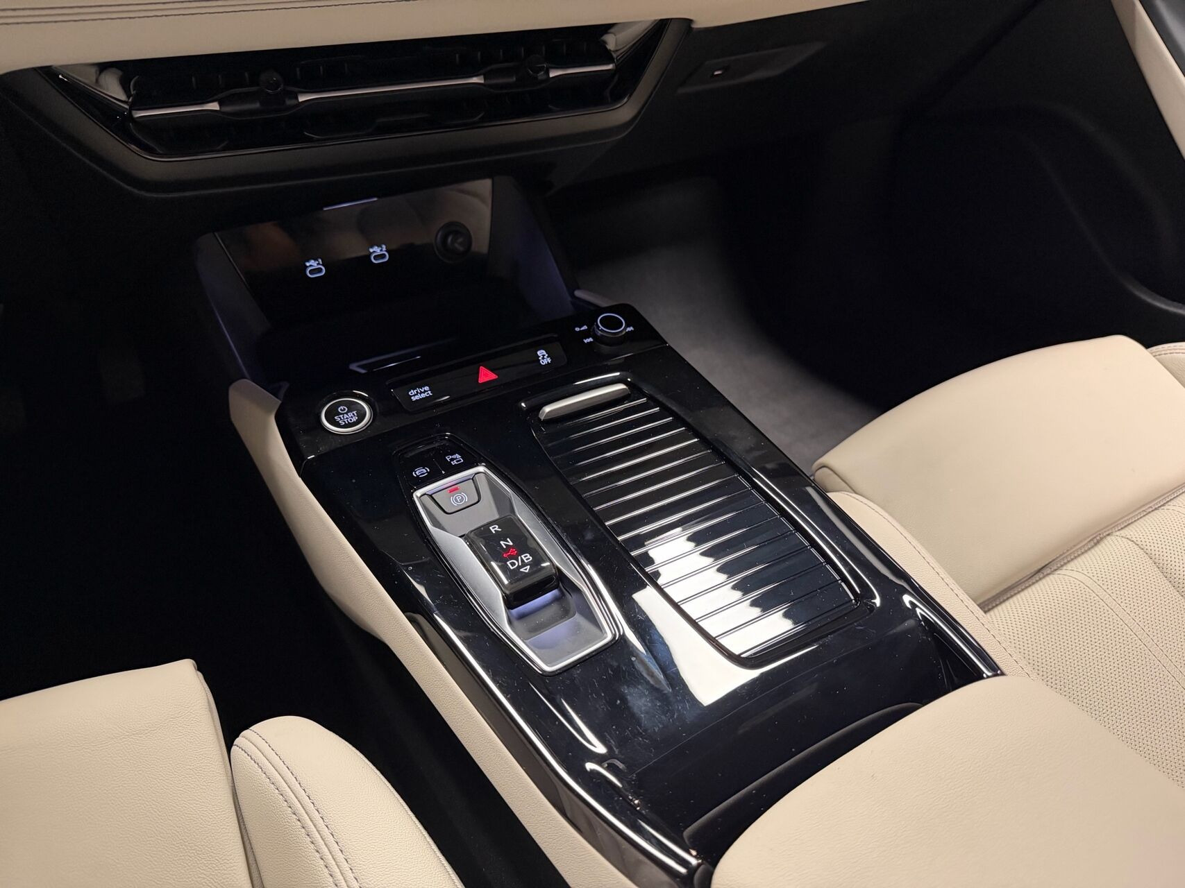 Blå Audi A6 fra 2025